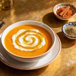 Oubliez la soupe aux légumes classique : Ce velouté de potimarron aux épices va tout changer