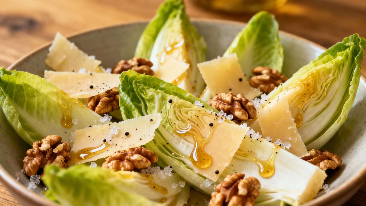 La salade d'endives aux noix de Julie Andrieu : Fraîche, légère et prête en 5 minutes